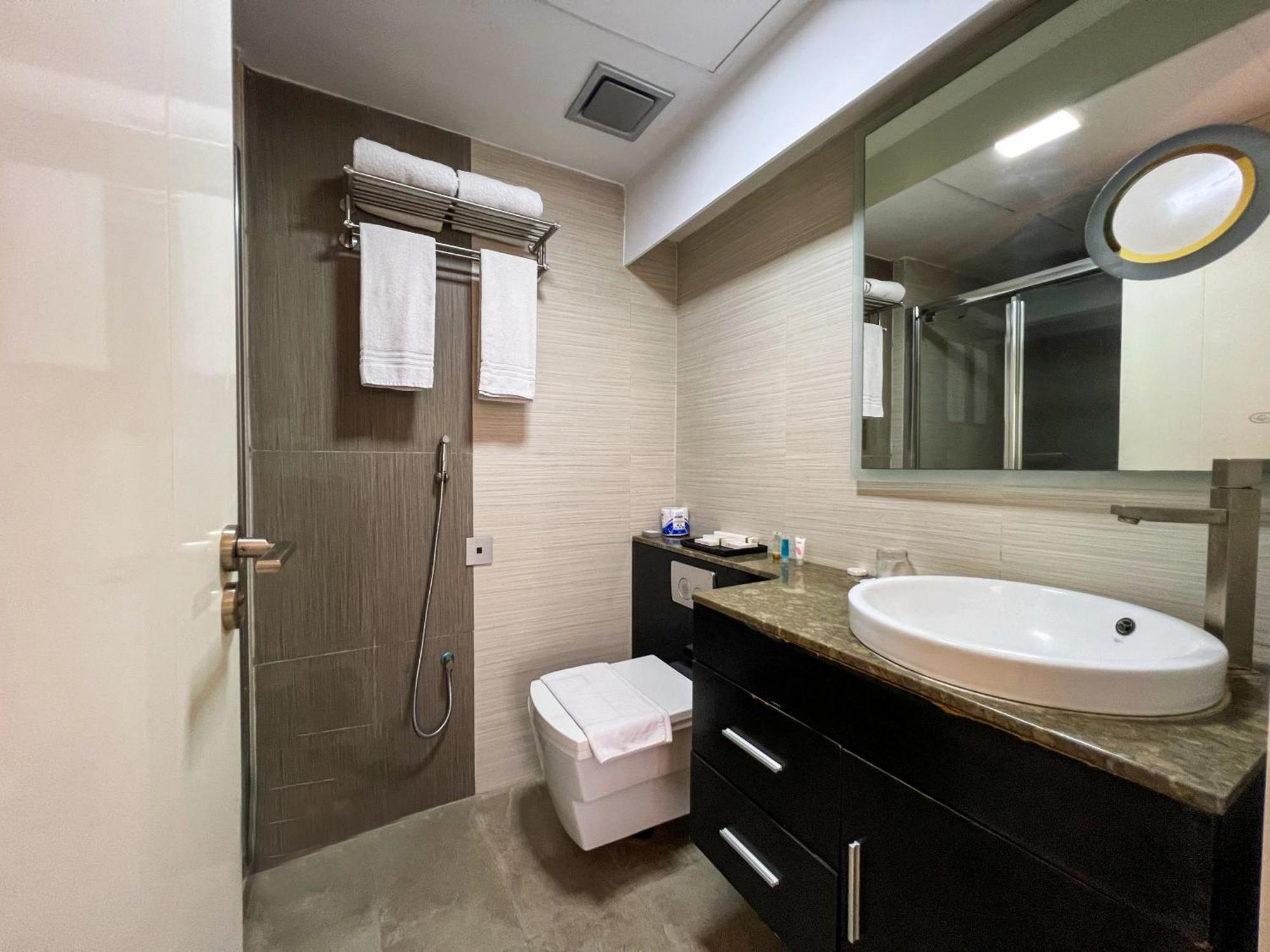 Coventina Lake Suites Dhaka Exterior photo