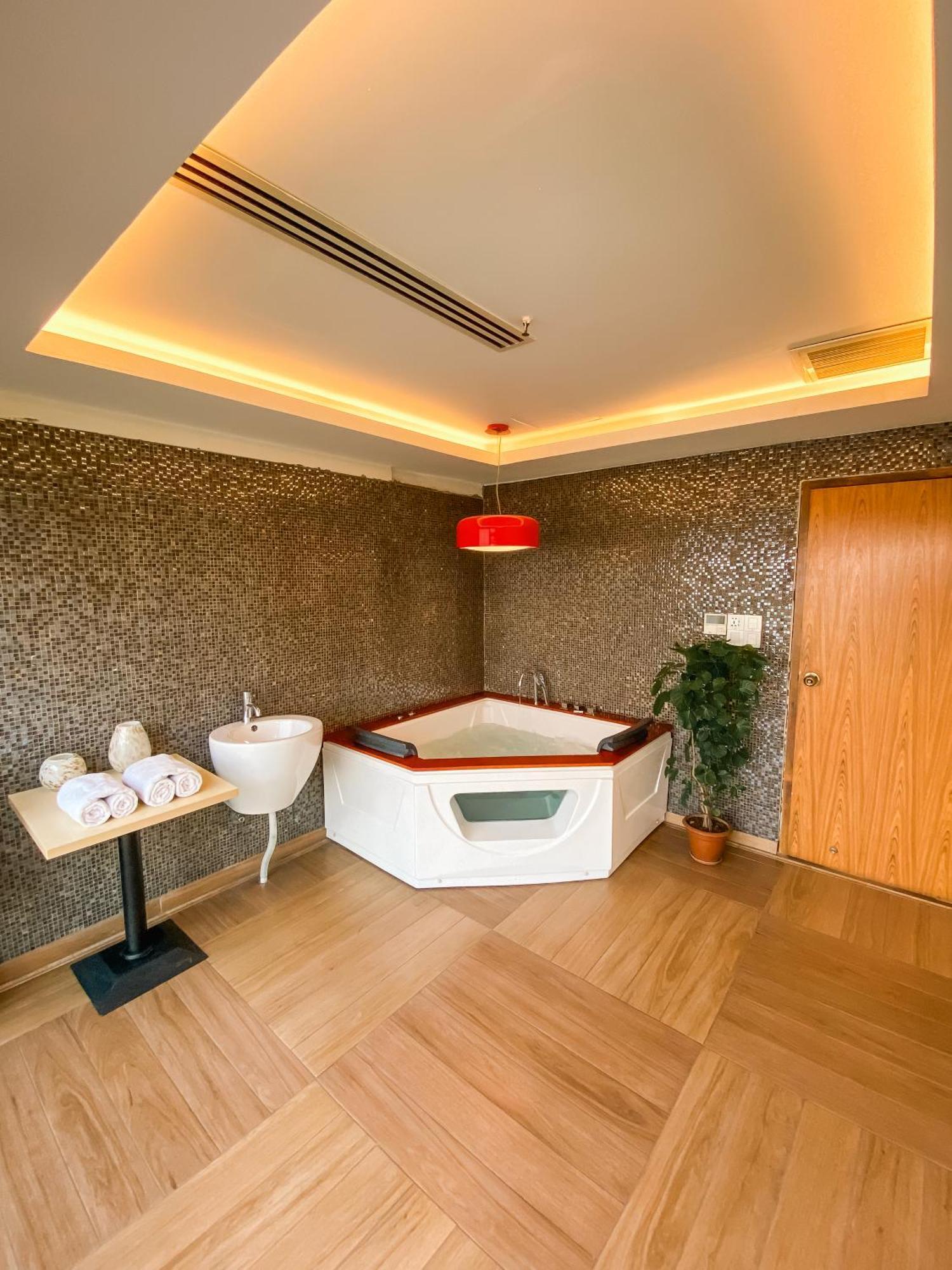 Coventina Lake Suites Dhaka Exterior photo