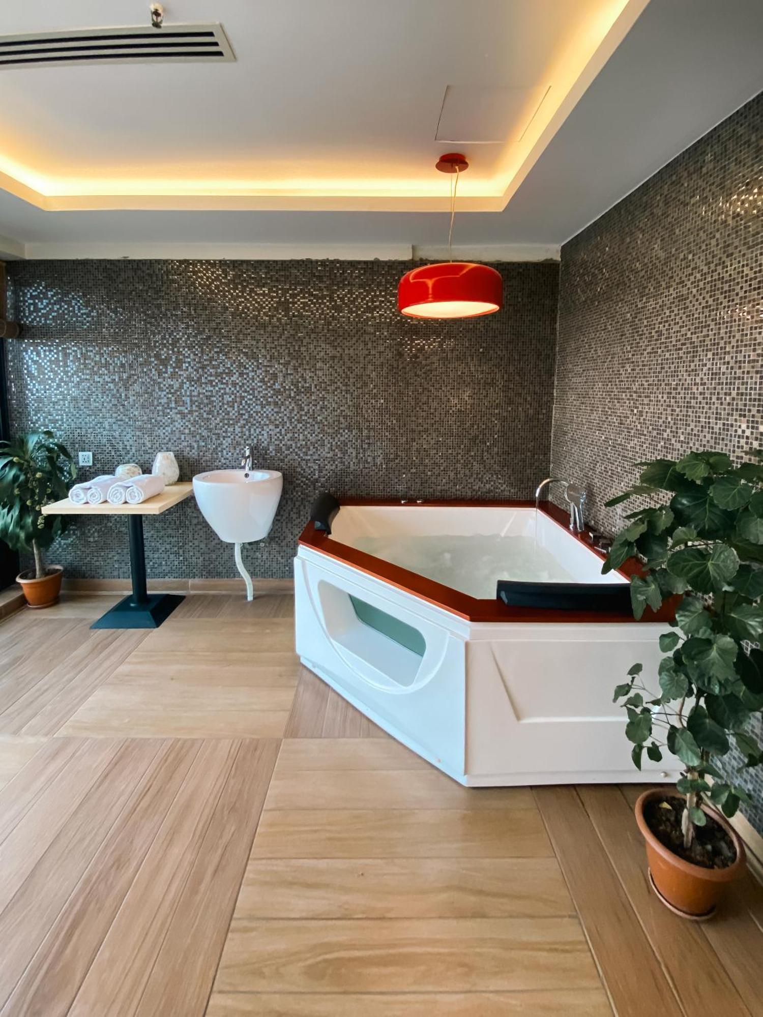 Coventina Lake Suites Dhaka Exterior photo